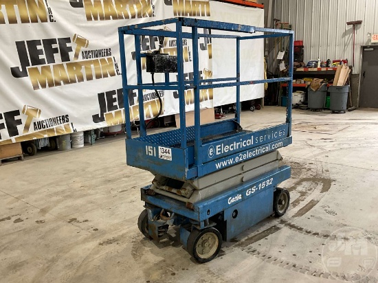 GENIE GS-1532 21’...... 6”...... SCISSOR LIFT