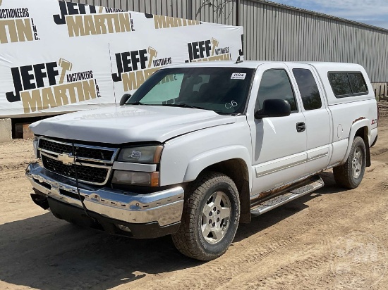 2006 CHEVROLET SILVERADO EXTENDED CAB 4X4 PICKUP VIN: 1GCEK19Z96Z143248