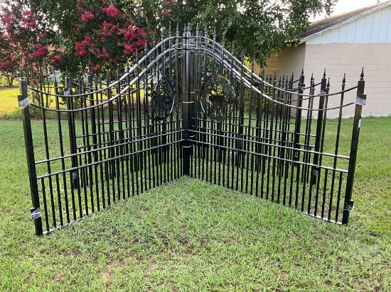 16' DRIVEWAY ENTRANCE GATES WITH POSTS, POWDER COATED - DEER