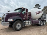 2018 MACK GU813 GRANITE TANDEM AXLE REAR DISCHARGE MIXER TRUCK VIN: 1M2AX13C0JM041469