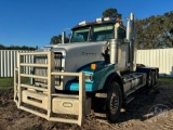 2015 WESTERN STAR 4900SB HEAVY HAUL TRI AXLE DAY CAB TRUCK TRACTOR VIN: 5KJNALBG0FPGZ1051