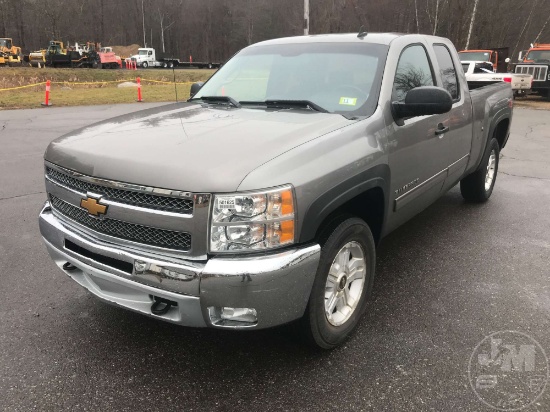 2012 CHEVROLET SILVERADO EXTENDED CAB 4X4 PICKUP VIN: 1GCRKSE76CZ345620