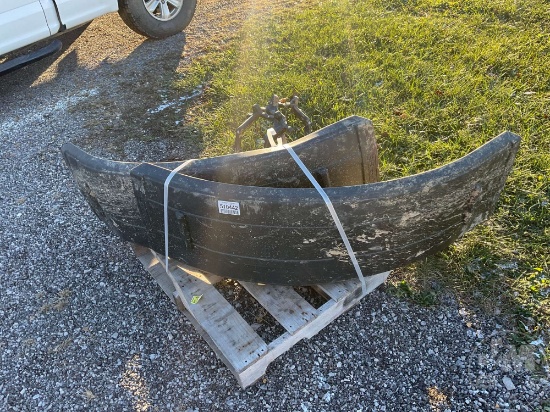 QTY(2) FENDT FENDERS