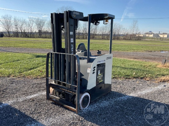 CROWN RC5520-30 FORKLIFT SN: TT190C-RDCR4CHD2