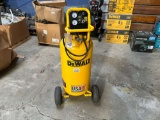 DEWALT DXCM271 200 PSI 5.1SCFM PORTABLE AIR COMPRESSOR SN: 1315101Y1250383