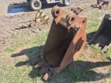 CP EXCAVATOR BUCKET W/TEETH