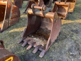 HENSLEY SN: 71749 42”...... BUCKET W/ TEETH