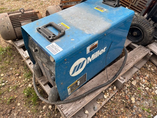 MILLER INVISION 456P WELDER SN: LK320378A