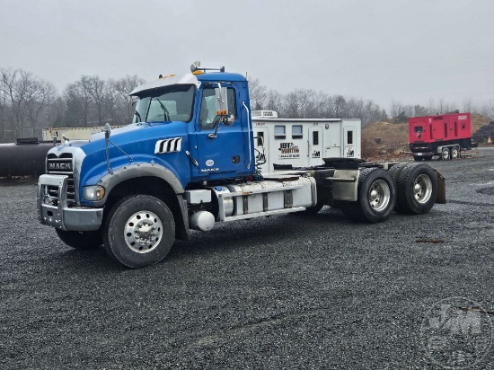 2017 MACK GU (GRANITE) TANDEM AXLE DAY CAB TRUCK TRACTOR VIN: 1M1AX07YXHM035337