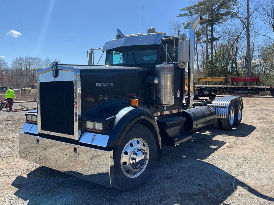 KENWORTH TANDEM AXLE DAY CAB TRUCK TRACTOR