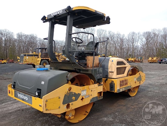 2017 VOLVO DD110B TANDEM VIBRATORY ROLLER SN: 285090