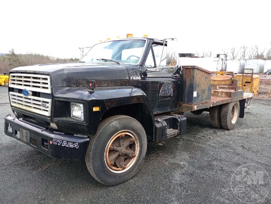 1992 FORD F-600 SINGLE AXLE REGULAR CAB FLATBED TRUCK VIN: 1FDNF60J8NVA19210