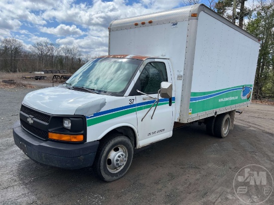2005 CHEVROLET 3500 SINGLE AXLE VAN TRUCK VIN: 1GBJG31U351180700