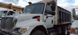 2006 INTERNATIONAL  7400 T/A TANDEM AXLE DUMP TRUCK VIN: 1HTWHAAR56J401087
