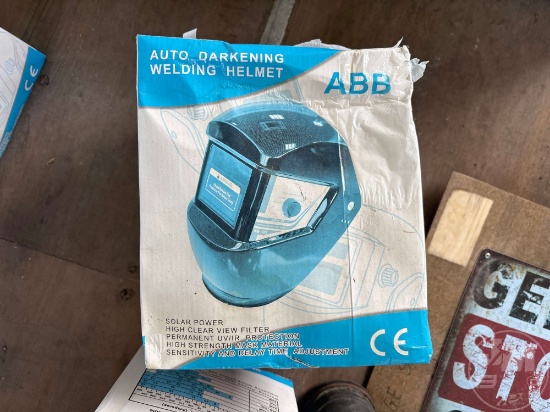 UNUSED AUTO DARKENING WELDING HELMET