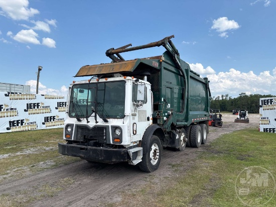 2010 MACK MRU (TERRAPRO) TRI FRONT LOAD COLLECTION TRUCK VIN: 1M2AV02C6AM007036