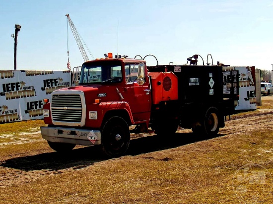 1989 FORD LN8000 S/A FUEL & LUBE TRUCK VIN: 1FDXR82A1KVA41988