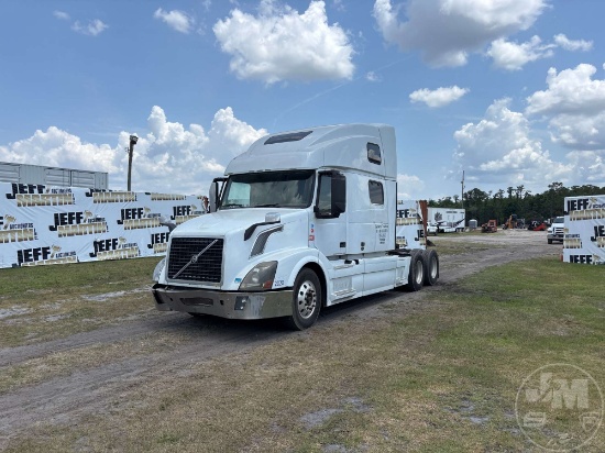 2014 VOLVO TRUCK VNL TANDEM AXLE TRUCK TRACTOR VIN: 4V4NC9TKXEN155958