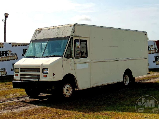 2001 FREIGHTLINER MT 45 CHASSIS VAN TRUCK VIN: 4UZAAPBW81CJ09412
