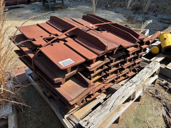 KOMATSU  PC200, 210, 220, 240 27.5 IN. SINGLE GROUSER PADS