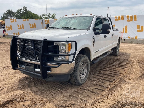 2017 FORD F-350 XL CREW CAB 4X4 PICKUP VIN: 1FT8W3BT1HEE58610