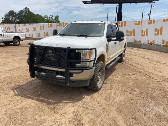 2017 FORD F-350 XL CREW CAB 4X4 PICKUP VIN: 1FT8W3BT5HEE58612