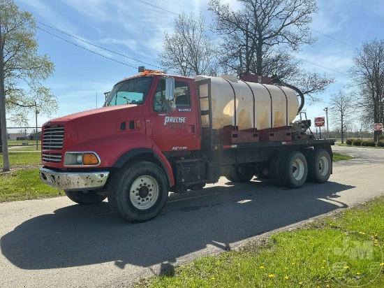 1998 FORD LT9513 TANDEM AXLE REGULAR CAB FLATBED TRUCK VIN: 1FDZS96M3WVA07807