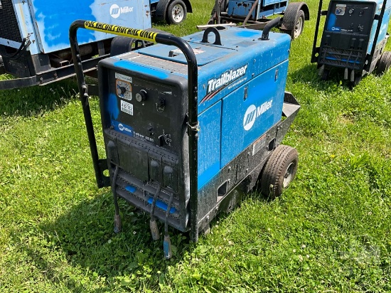 MILLER TRAILBLAZER 325 EFI WELDER/GENERATOR 325 AMP PORTABLE WELDER SN: MJ110598R