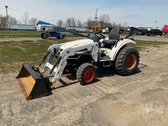 BOBCAT CT230B 4X4 TRACTOR W/ LOADER SN: ABFP13012