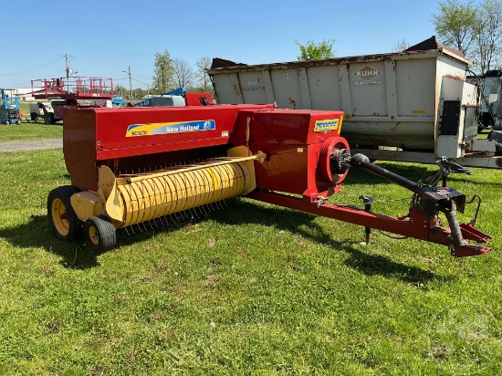 2009 NEW HOLLAND  SQUARE BALER BC5070