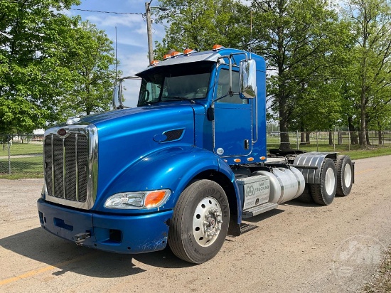 2012 PETERBILT 384 TANDEM AXLE DAY CAB TRUCK TRACTOR VIN: 1XPVDP9X2CD161450