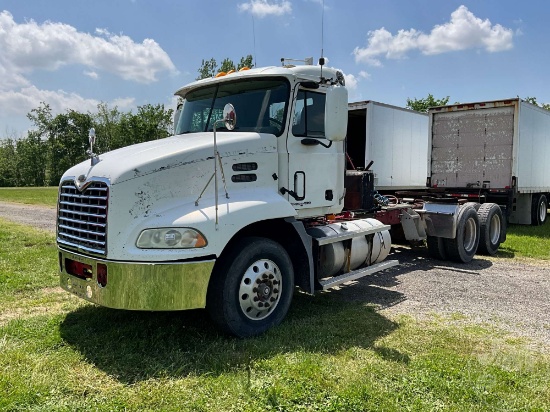 2000 MACK CX (VISION) TANDEM AXLE DAY CAB TRUCK TRACTOR VIN: 1M1AE07Y2YW005484