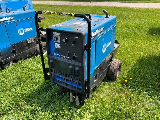 MILLER TRAILBLAZER 325 EFI WELDER/GENERATOR 325 AMP PORTABLE WELDER SN: MJ110599R