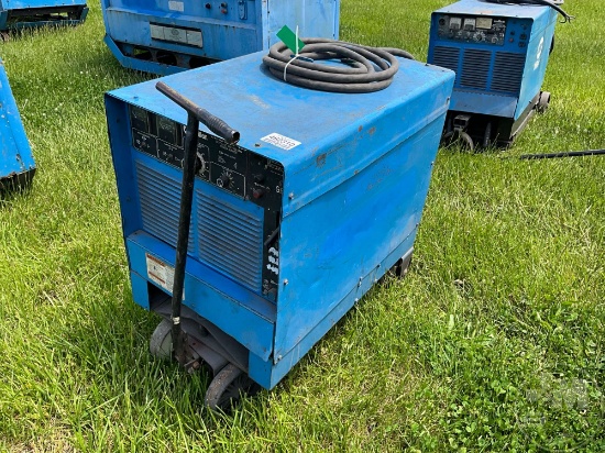 MILLER DIMENSION 400 400 AMP PORTABLE WELDER SN: KA829080
