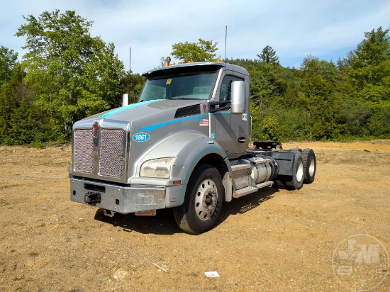 2018 KENWORTH T880 TANDEM AXLE DAY CAB TRUCK TRACTOR VIN: 1XKZDP9X2JJ211298