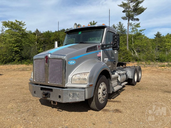 2018 KENWORTH T880 TANDEM AXLE DAY CAB TRUCK TRACTOR VIN: 1XKZDP9XBJJ211371
