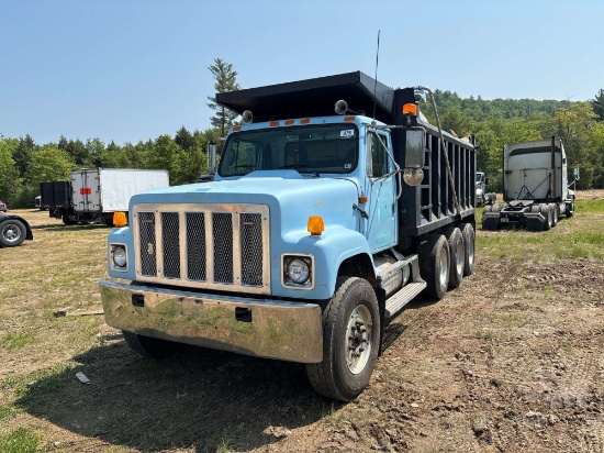 1999 INTERNATIONAL F-2574 TRI-AXLE DUMP TRUCK VIN: 1HTGGAXT1XH213327