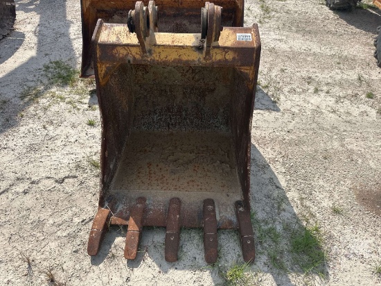 CF INDUSTRIES  35 IN. BUCKET W/TEETH
