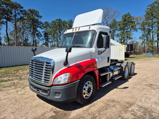 2014 FREIGHTLINER CASCADIA TANDEM AXLE DAY CAB TRUCK TRACTOR VIN: 3AKJGEDVXESFT7578