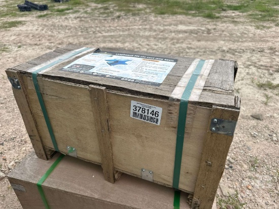 UNUSED LANDHONOR 200 LB  CAST IRON ANVIL