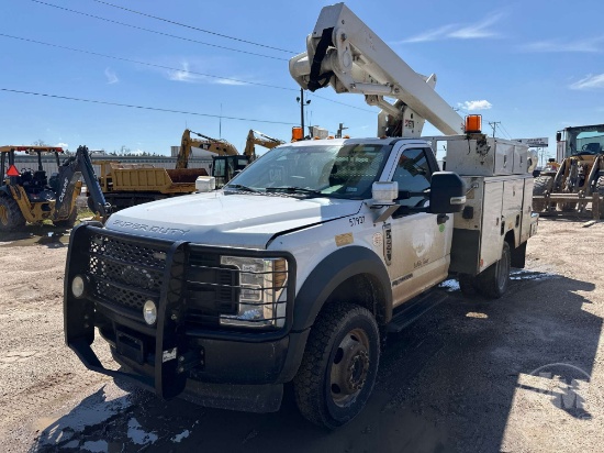 2019 FORD F-550 SUPER DUTY 4X4  BUCKET TRUCK VIN: 1FDUF5HT4KEC56025