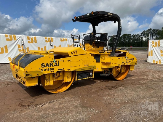 2014 SAKAI SW880 TANDEM VIBRATORY ROLLER SN: VSW40-10163