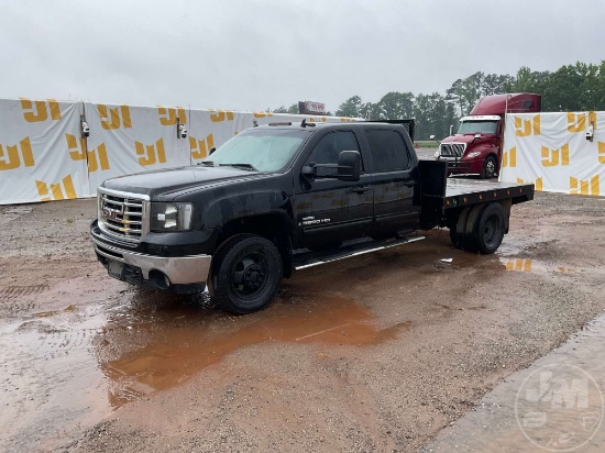 2008 GMC SIERRA SINGLE AXLE CREW CAB 4X4 FLATBED TRUCK VIN: 1GTJK33688F155713