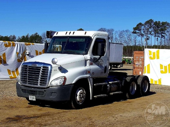 2017 FREIGHTLINER CASCADIA TANDEM AXLE DAY CAB TRUCK TRACTOR VIN: 3AKJGEDV5HSJD3519