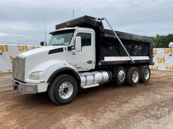 2018 KENWORTH T880 TRI-AXLE DUMP TRUCK VIN: 1NKZXPEX9JJ224881