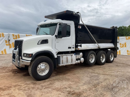 2023 VOLVO TRUCK VHD TRI-AXLE DUMP TRUCK VIN: 4V5KG9EH9PN613982