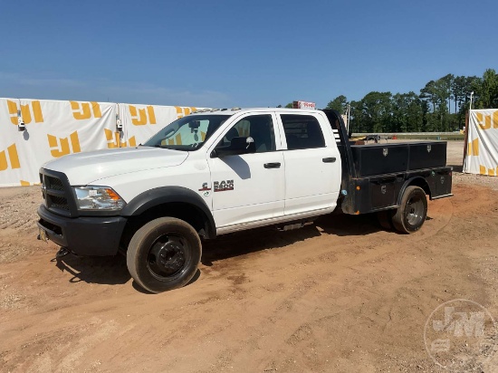 2017 RAM 5500 SINGLE AXLE CREW CAB 4X4 FLATBED TRUCK VIN: 3C7WRNEL8HG572198