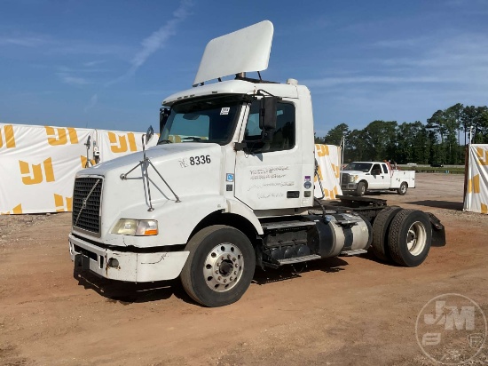 2013 VOLVO TRUCK VNM SINGLE AXLE DAY CAB TRUCK TRACTOR 4V4M19DG2DN140638