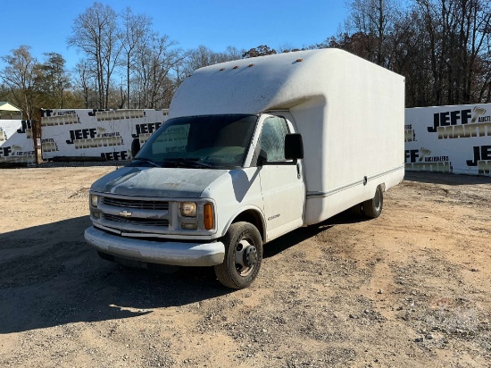 2001 CHEVROLET EXPRESS 3500 SINGLE AXLE VAN TRUCK VIN: 1GBJG31R811143096