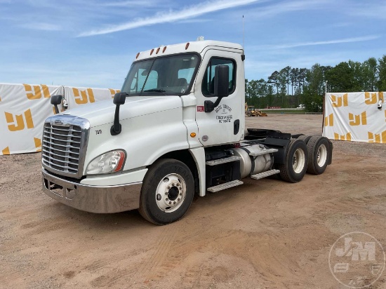 2015 FREIGHTLINER CASCADIA TANDEM AXLE DAY CAB TRUCK TRACTOR VIN: 1FUJGEDV3FLGF2516